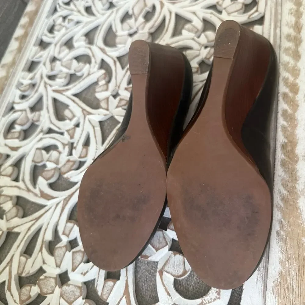Tory Burch Black Wedge Heels Gold Logo Shoes Women’s 6